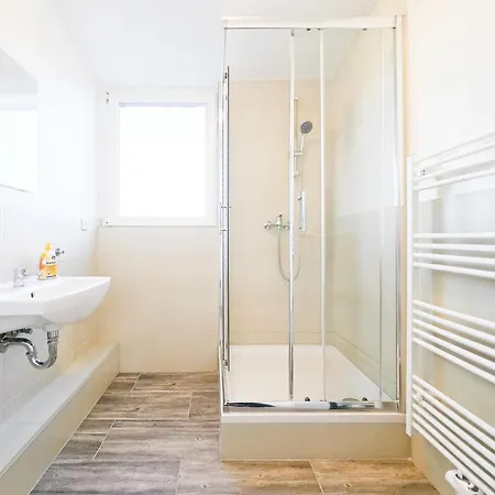 Tolstov - 5 Attic - 3 Bathrooms- Citycenter - 25 Min To Messe Dus Apartamento Krefeld